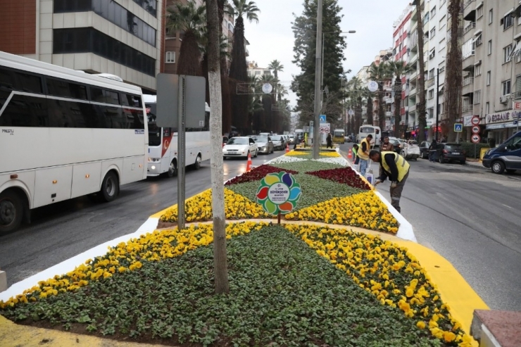 Adnan Menderes Bulvarı’na Bahar Geldi