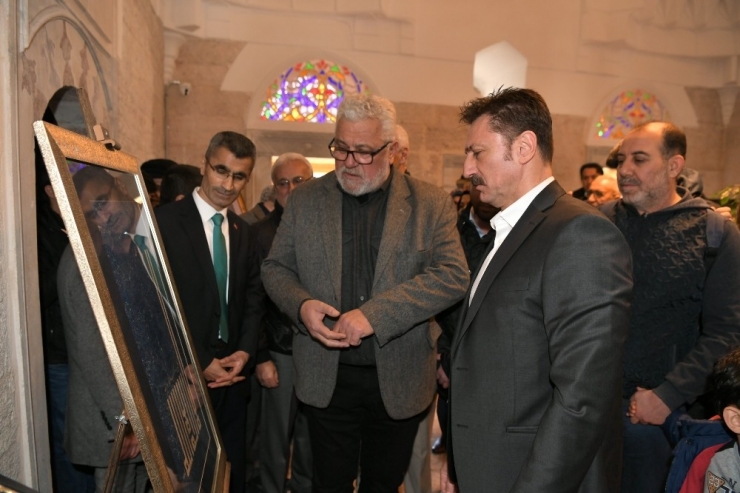 "Biz" Ebru Sergisine Yoğun İlgi