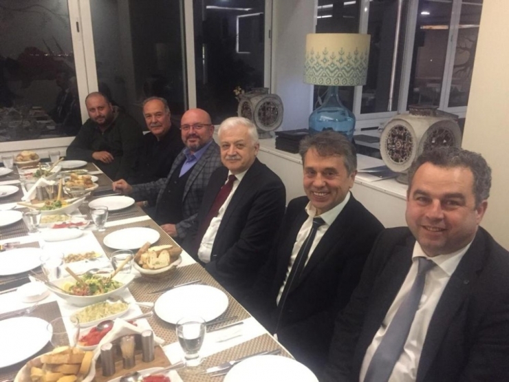 Oda Başkanlıkları Ve Belediye Yemekte Bir Araya Geldi