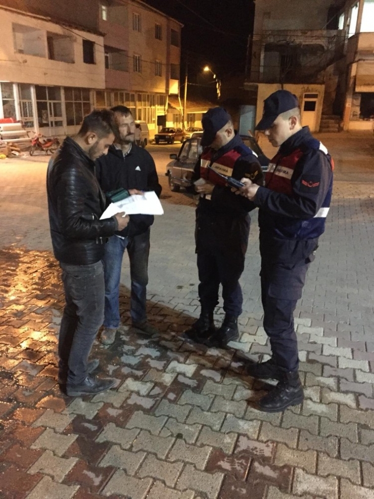 Jandarmadan 51 Aranan Kişiye Operasyon