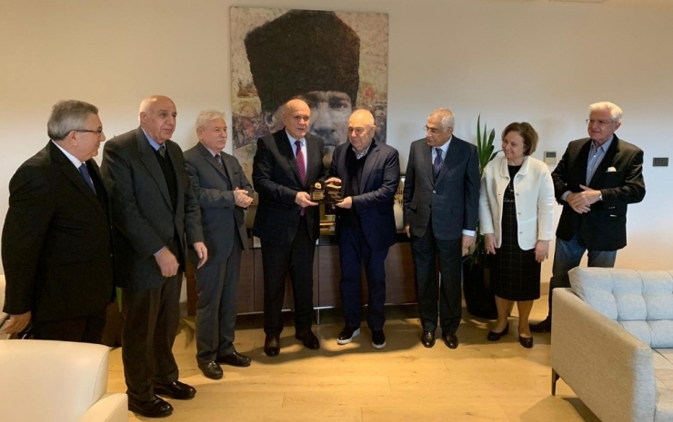 Başkan Pekmezci, Dalan’a Plaketini Takdim Etti