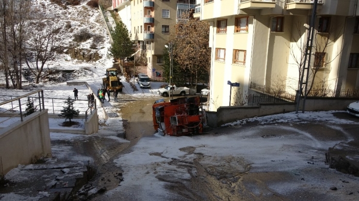 Başkent’te Tuzlama Aracı Devrildi: 1 Yaralı