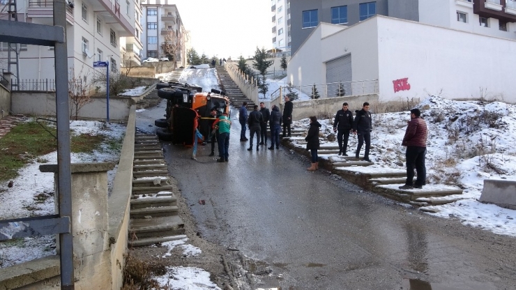 Başkent’te Tuzlama Aracı Devrildi: 1 Yaralı
