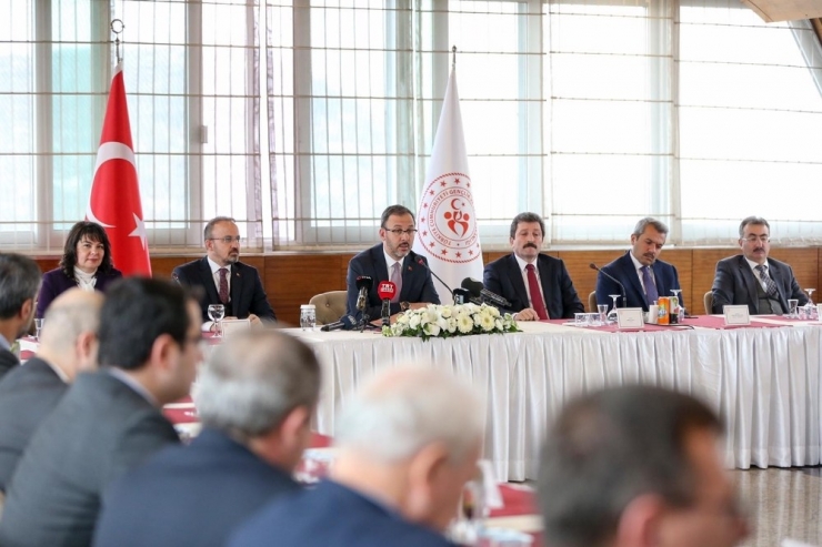 Bülent Erdoğan: "Biga’da Yüzme Bilmeyen Kalmayacak"