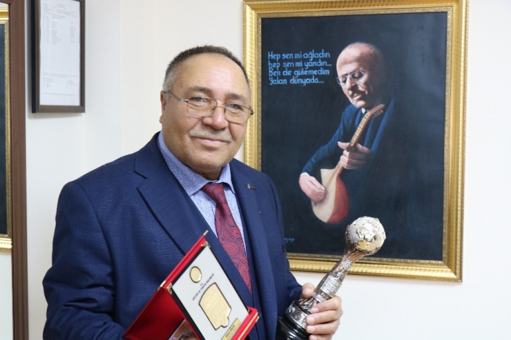 Soba Borularıyla Davul Çalmayı Öğrendi, “Yaşayan İnsan Hazineleri” Ödülüne Layık Görüldü