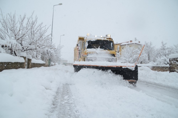 Başkan Özkan Altun, "Tüm Ekiplerimizle Sahadayız"