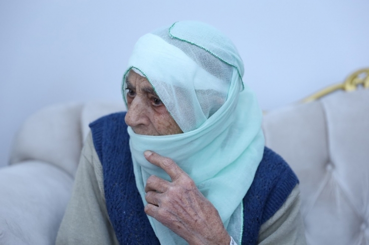 Bursa Büyükşehir Belediye Başkanı Alinur Aktaş, Asırlık Çınarın Hayır Duasını Aldı