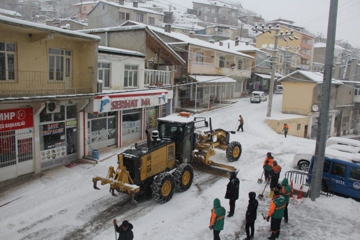 Kulp’ta Kar Yağışı Hayatı Olumsuz Etkiledi