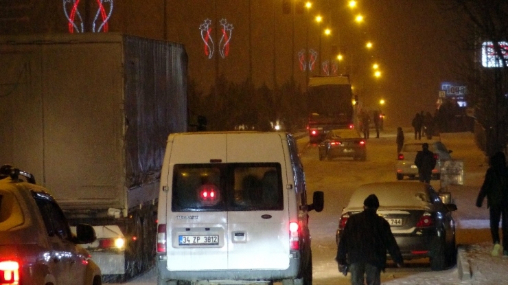 Silvan’da 78 Köy Ulaşıma Kapandı, Araçlar Yolda Mahsur Kaldı