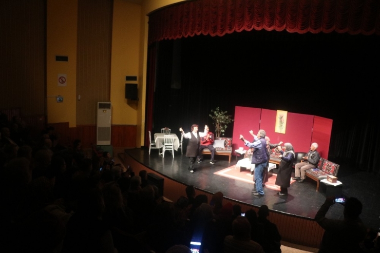 En Huzurlu Tiyatro Oyunu