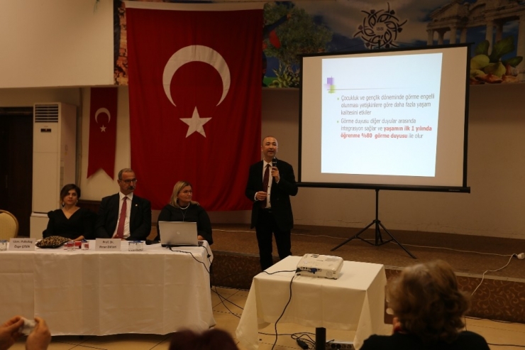 Efeler’de Yaşam Boyu Göz Sağlığı Paneli Gerçekleştirildi