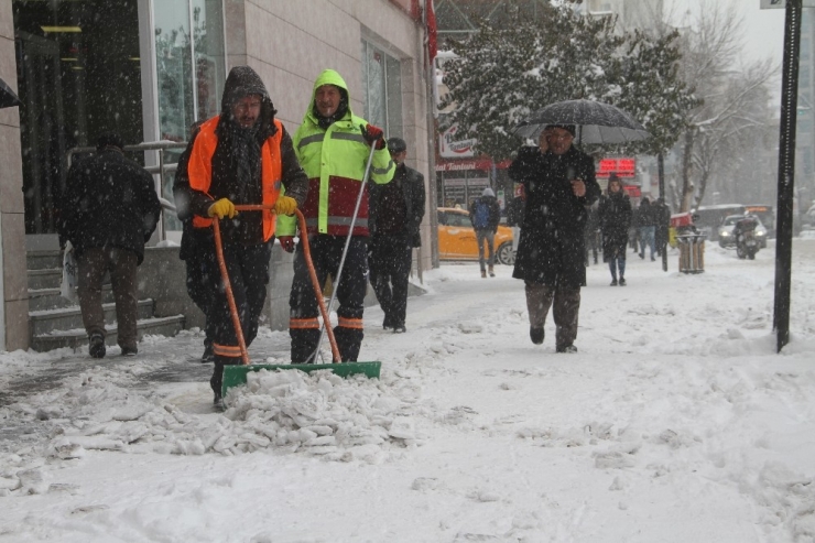 Elazığ’da Yoğun Kar Nedeniyle Hamile Ve Engellilere İdari İzin