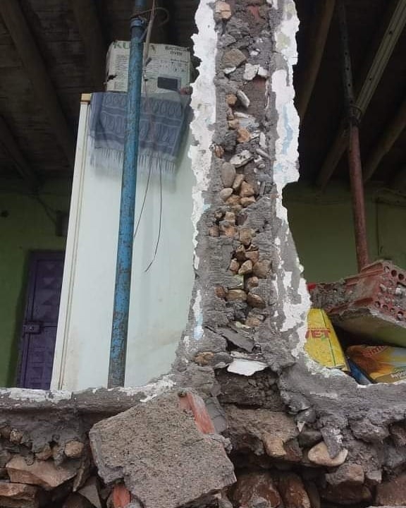 Deprem Sonrası Çatlaklıkların Oluştuğu Ev Yıkıldı