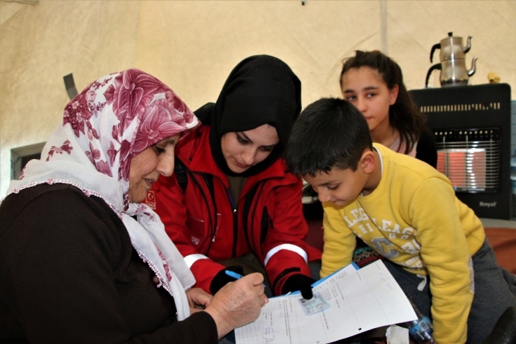 150 Kişilik Destek Ekibi Depremzedelerin Gönüllerine Dokunuyor