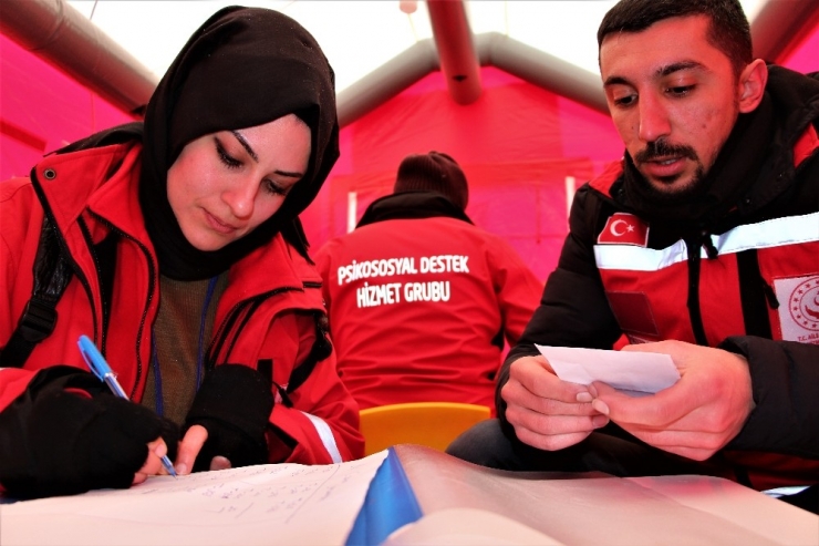 150 Kişilik Destek Ekibi Depremzedelerin Gönüllerine Dokunuyor