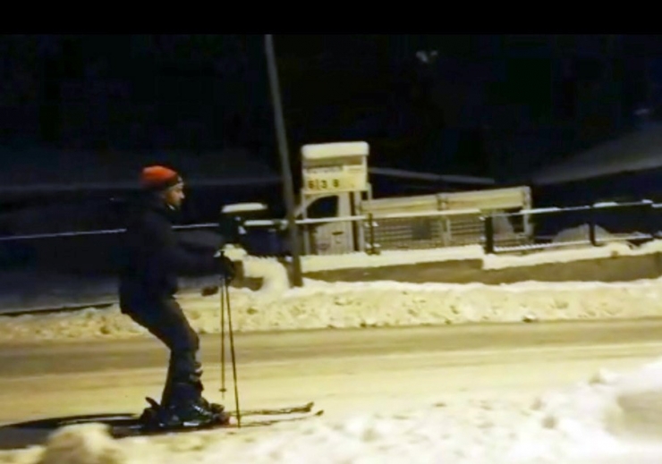 Erzincanlı Gençler Sokakları Kayak Pistine Çevirdi