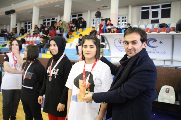 Erzurum’da Bilek Güreşi Heyecanı