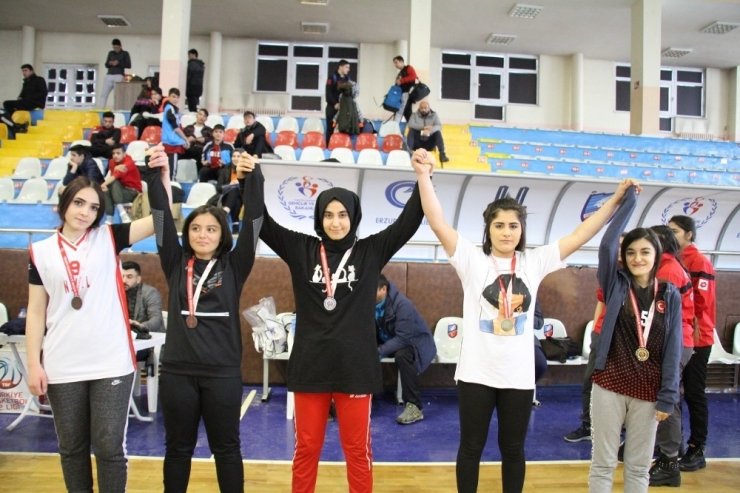 Erzurum’da Bilek Güreşi Heyecanı