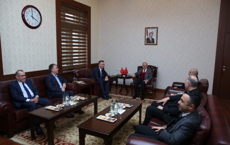 Vali Çakacak Adapazarı Belediye Başkanı Işıksu’yu Kabul Etti