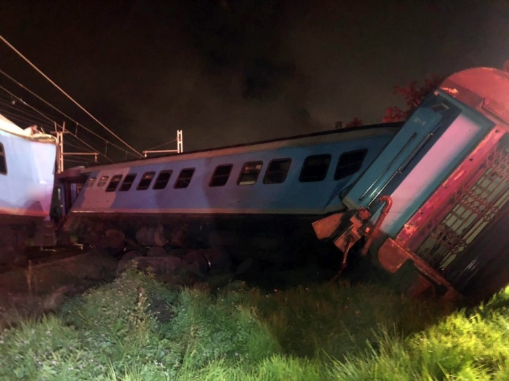 Güney Afrika’da Trenler Çarpıştı: 1 Ölü, 5 Yaralı
