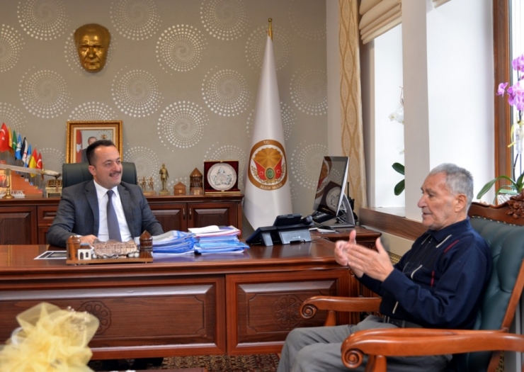 Vali Şentürk’ten Sağlık Hizmetlerine Bağış Yapan Hayırsevere Teşekkür