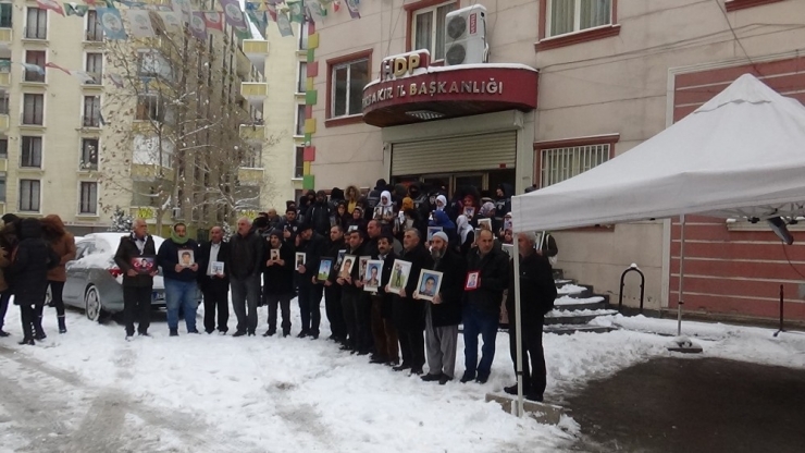 Hdp Önündeki Ailelerin Evlat Nöbeti 164’üncü Gününde