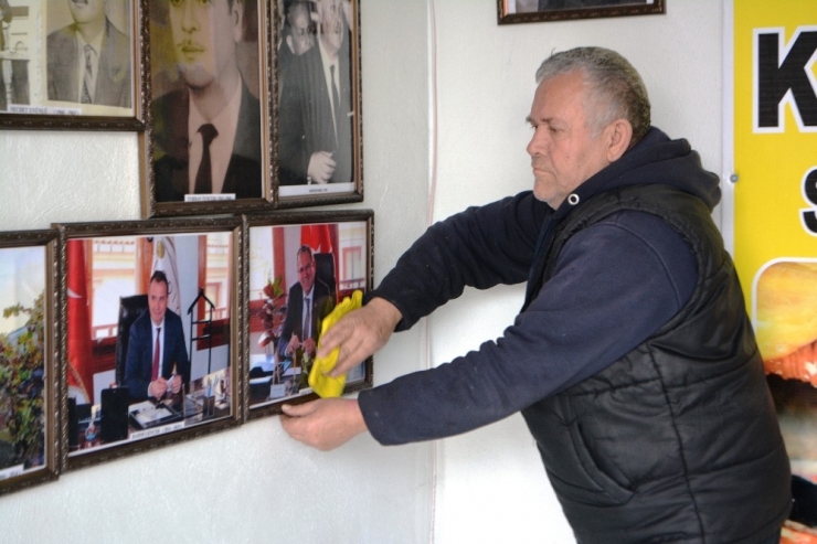Ayvalık’ta Geçmişten Bugüne Görev Yapan Belediye Başkanlarını Ölümsüzleştirdi