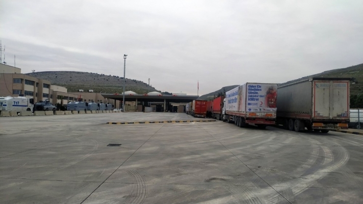Türkiye’den İdlib’e 85 Tır İnsani Yardım