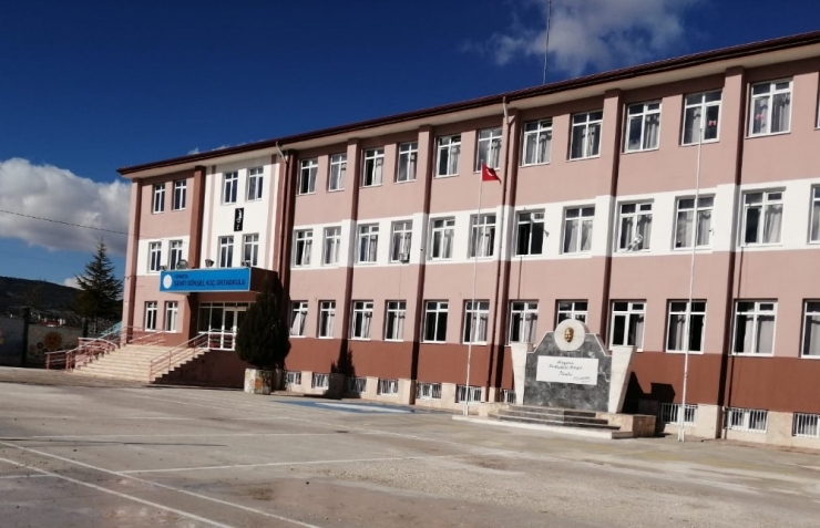 Isparta’da Öğrenciye Tekme Attığı İddia Edilen Öğretmen: "Çocuğa Tekme Atmadım"