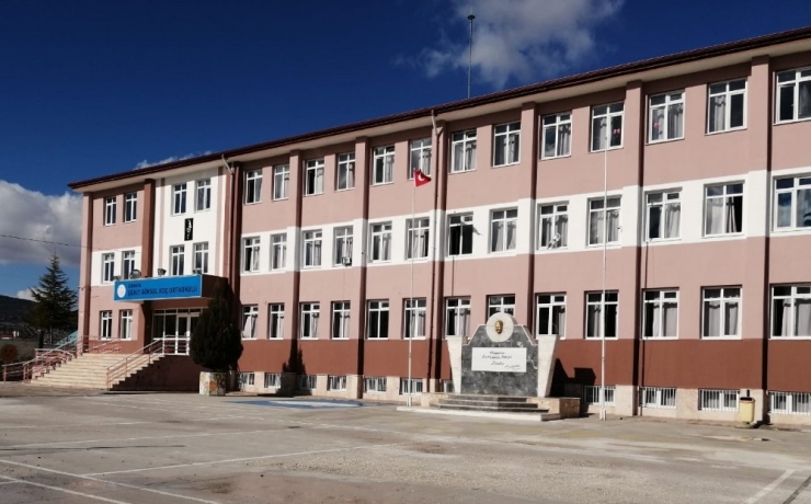 Isparta’da Öğrenciye Tekme Attığı İddia Edilen Öğretmen: "Çocuğa Tekme Atmadım"