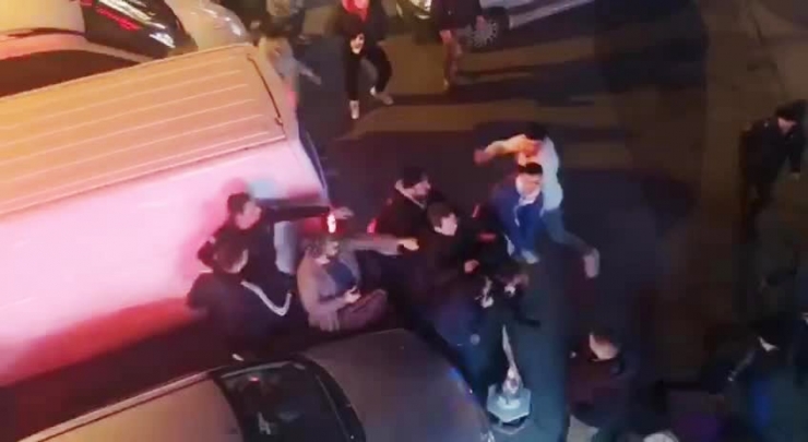 Kağıthane’de Tacizci Olduğu İddia Edilen Şahsa Meydan Dayağı