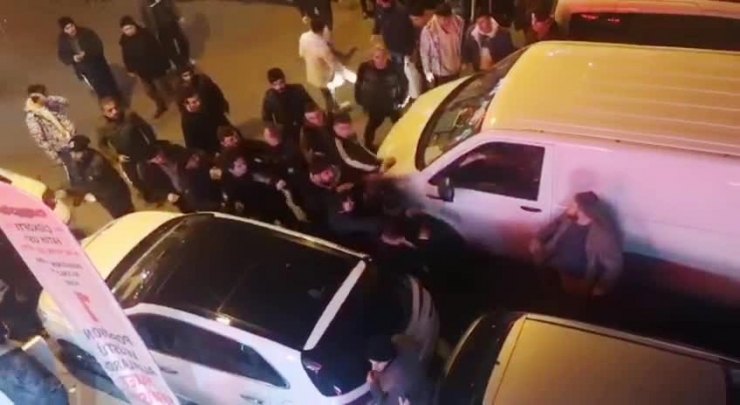 Kağıthane’de Tacizci Olduğu İddia Edilen Şahsa Meydan Dayağı