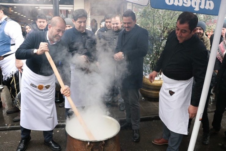 Kahramanmaraşlılar Kar Yağışını Dondurmayla Kutladı