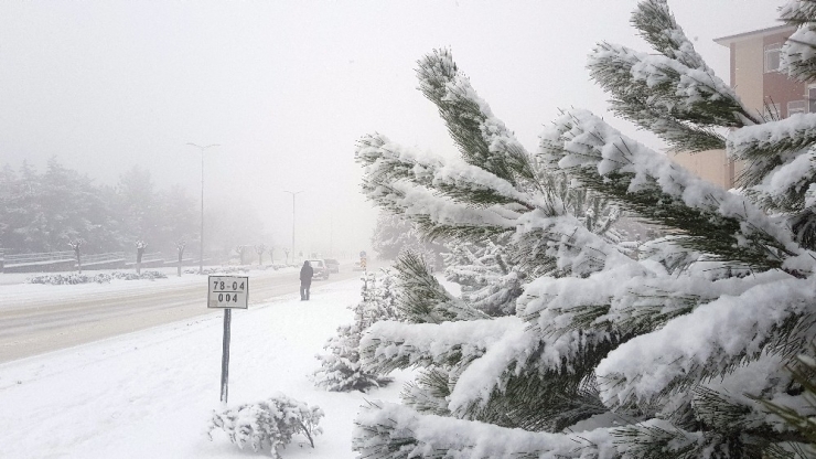 Kar Yağışı Karabük’ü Esir Aldı