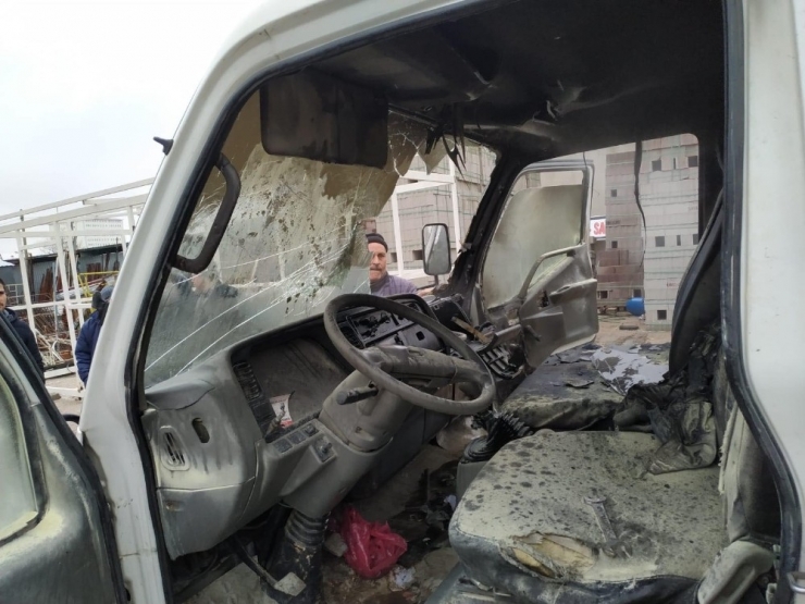 Karaman’da Park Halindeki Kamyonette Yangın