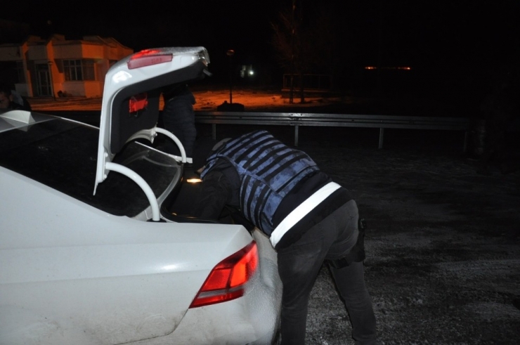 Kars’ta Eksi 20 Derecede Asayiş Uygulaması