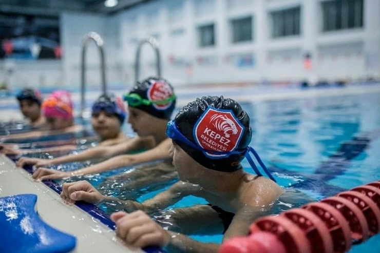Kepez’de Yüzme Kurslarına İlgi