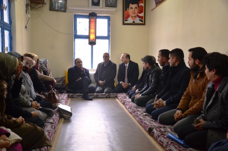 Vali Soytürk Şehit Polisin Ailesiyle Bir Araya Geldi