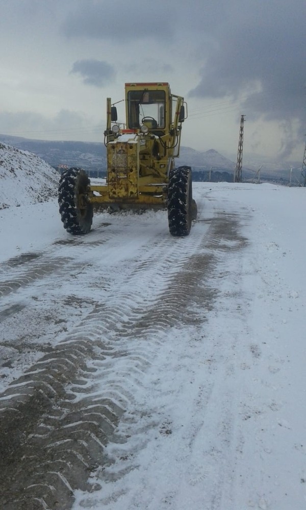 Kilis’te Kar Nedeniyle Kapanan 20 Köy Yolu Yeniden Ulaşıma Açıldı