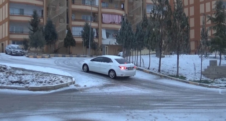 Kilis’te Yollar Buz Pistine Döndü