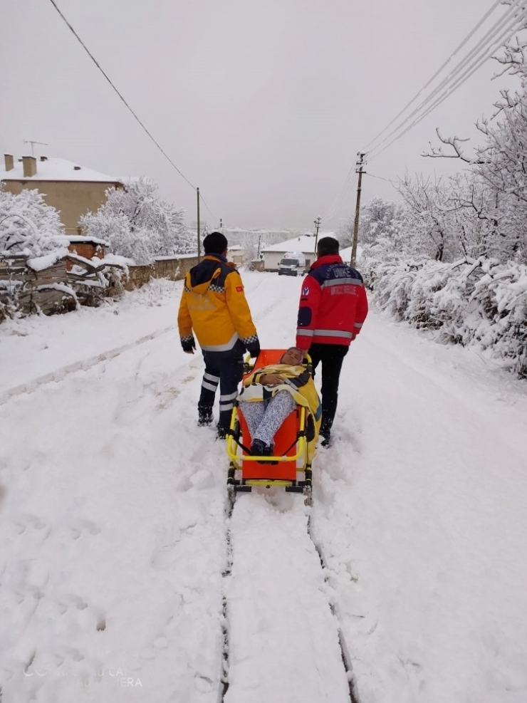 112 Ekipleri Diyaliz Hastasına Güçlükle Ulaşabildi