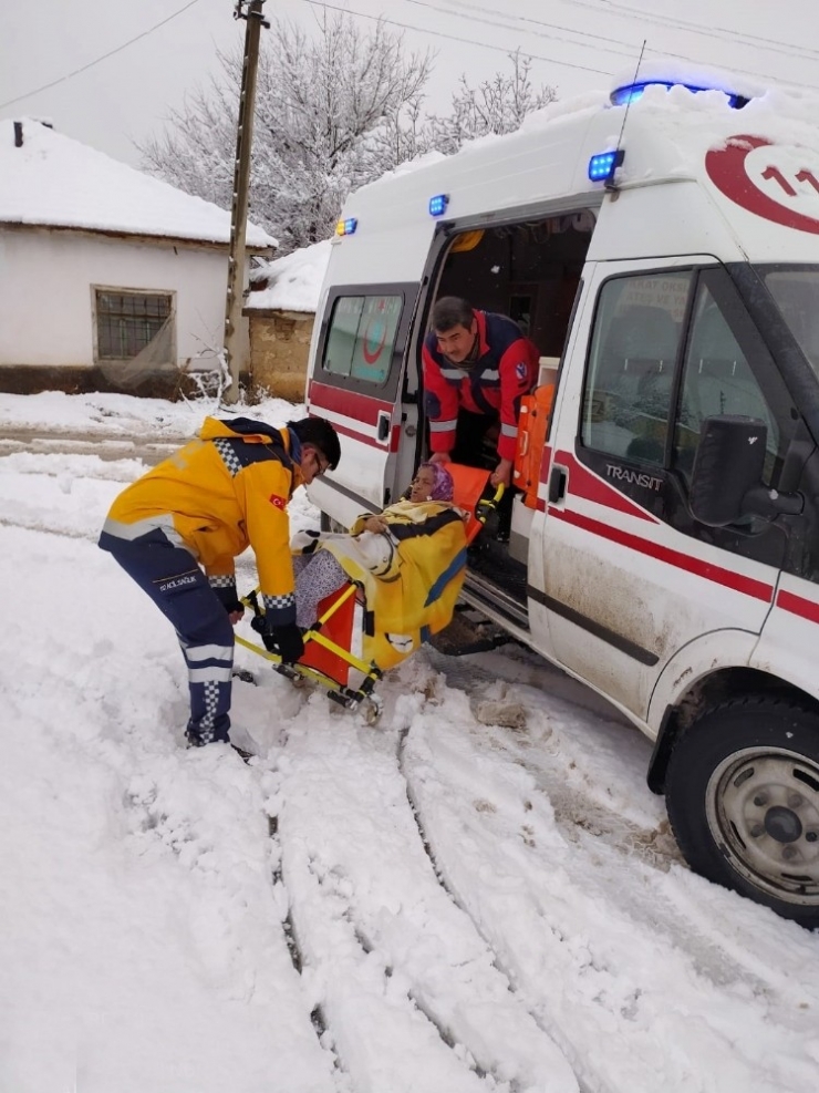 112 Ekipleri Diyaliz Hastasına Güçlükle Ulaşabildi