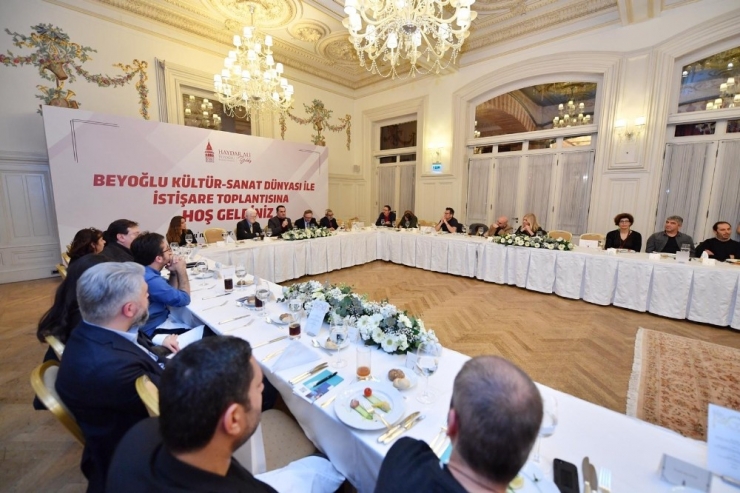 Sanat Camiası ‘Beyoğlu Kültür Yolu’ İçin Bir Araya Geldi