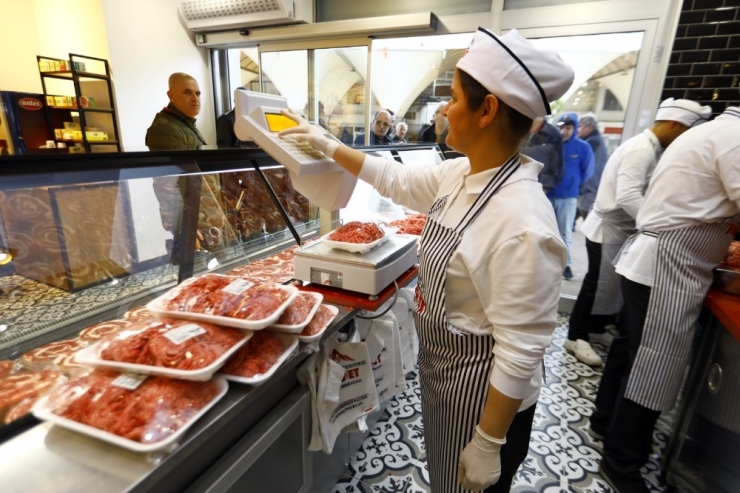 Manavgat Toros Et’te 6 Günde 3 Ton Et Satıldı