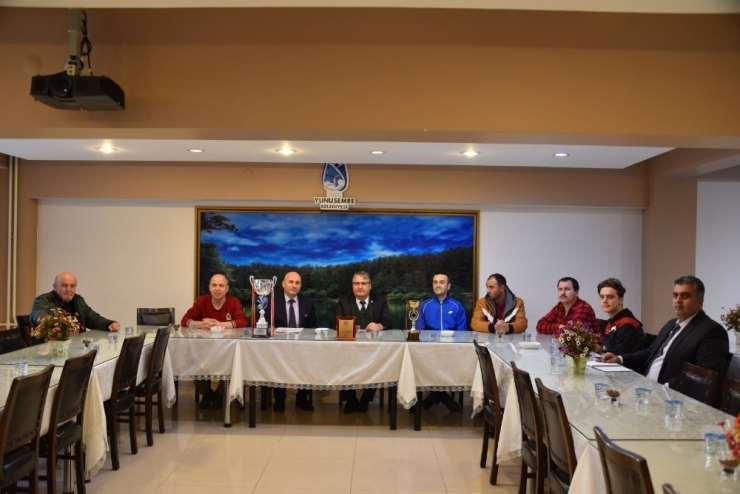 İşitme Engellilerden Başkan Çerçi’ye Plaket