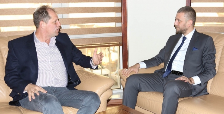 Manisaspor Yönetimi Destek Turunda