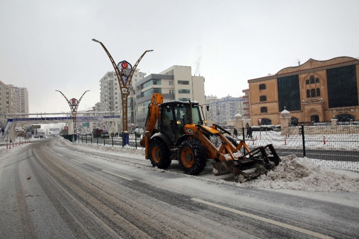 Mardin’de Kar Ve Buzlanma İle Mücadele