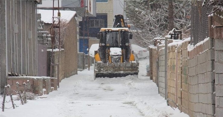 Mazıdağı’nda Yoğun Kar Ve Tipi Hayatı Olumsuz Etkiledi