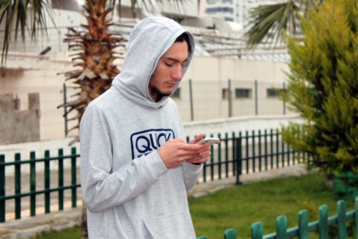 Apple’nin Açığını Buldu, Aldığı 2 Bin Lira Ödülü Depremzedelere Bağışladı