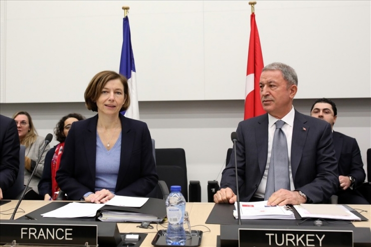 Bakan Akar, Fransız Mevkidaşı Parly İle Bir Araya Geldi